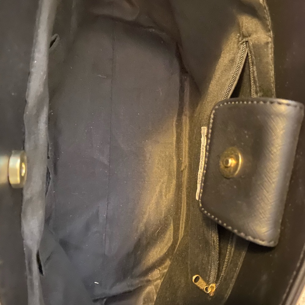 Black and white purse - Picture 4 of 4